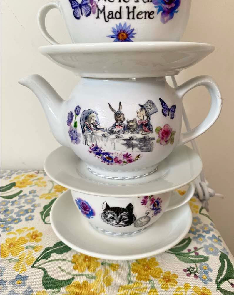 Alice in wonderland mad hatters tea party vintage inspired teacup teapot lamp