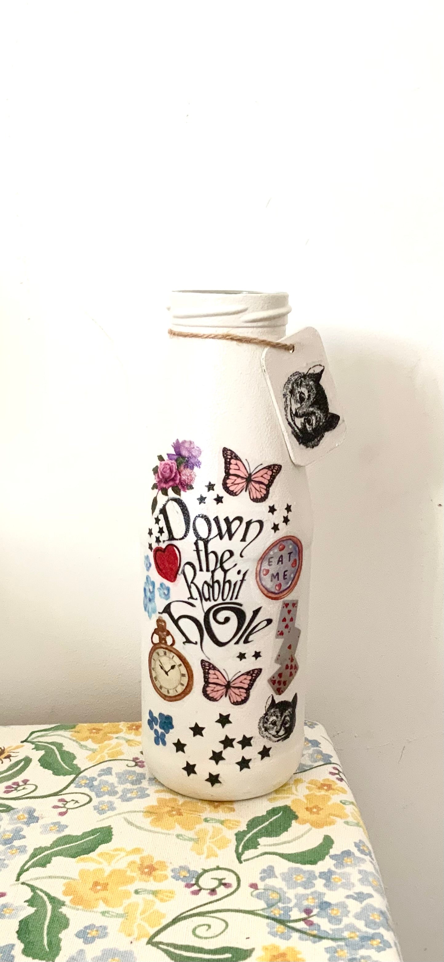 Alice in wonderland down the rabbit hole Cheshire Cat Milk bottle flower vase