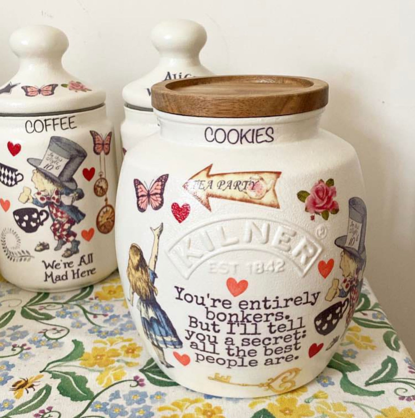 Alice in wonderland hearts mad hatters tea party kilner cookie jar